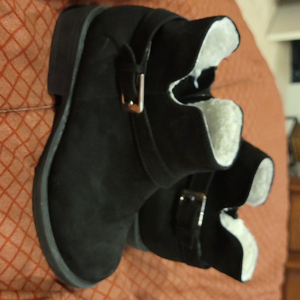 Shoes - Picture 2 of 3